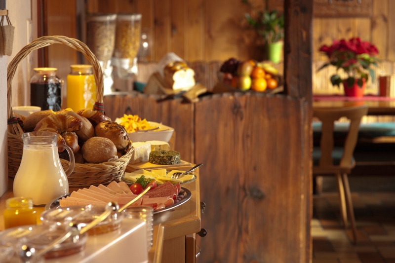 boulangerie-PONTEVES-min_breakfast_buffet_food_restaurant_meal_hotel_plate_fresh-718745